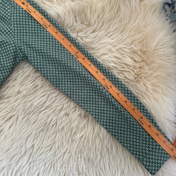 The Wilroy Traveler NY Green Patterned Button down Top - Picture 7 of 10